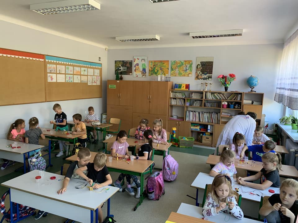 Zajęcia Z prądem nie ma żartów w Szkole Podstawowej nr 4 [ZDJĘCIA] - zdjęcie #2 - eOstroleka.pl