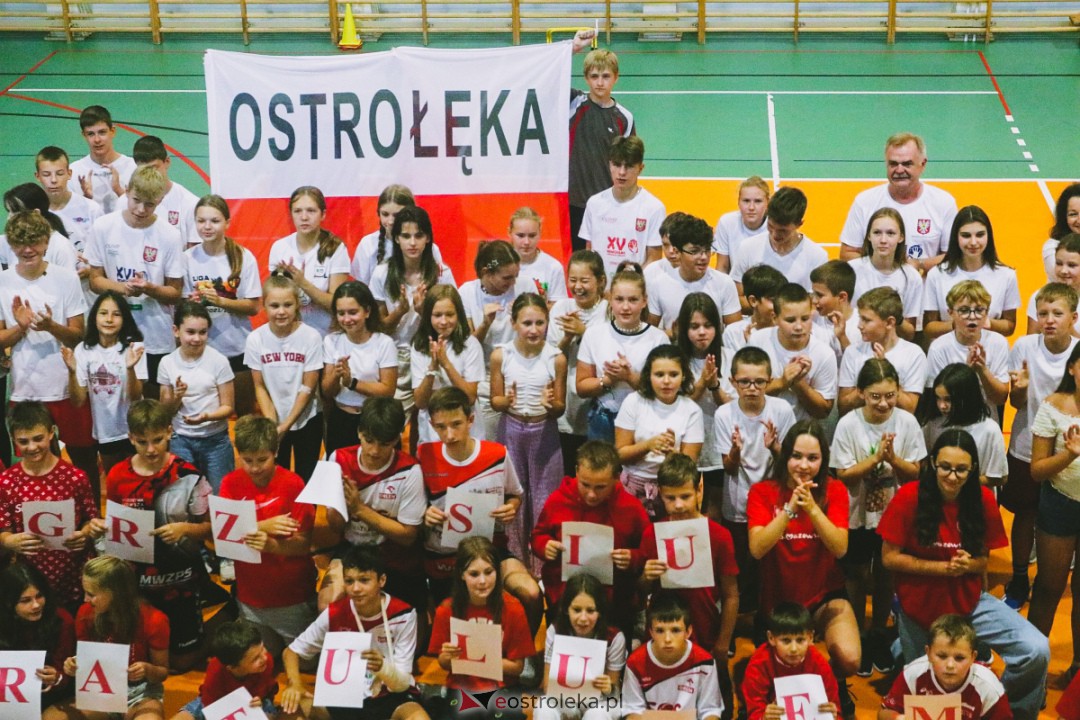 Uczniowie SP 5 gratulują Grzegorzowi Łomaczowi [18.09.2023] - zdjęcie #17 - eOstroleka.pl