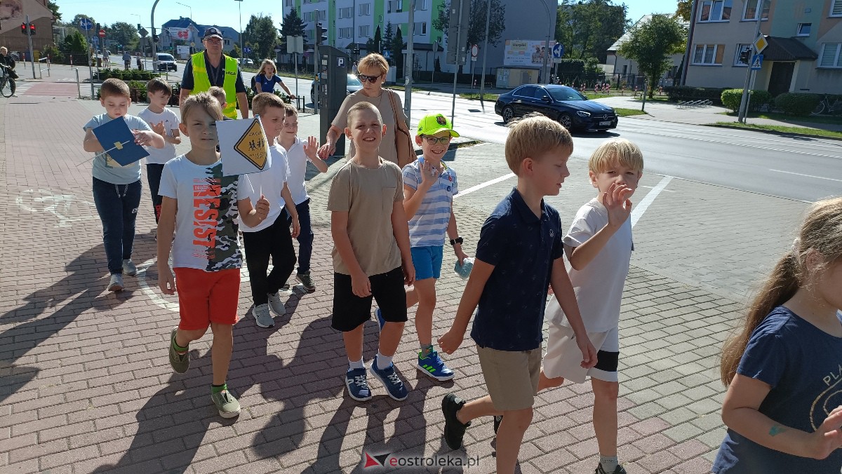 Uliczna manifestacja uczniów ze Szkoły Podstawowej nr 5 w Ostrołęce [20.09.2023] - zdjęcie #66 - eOstroleka.pl
