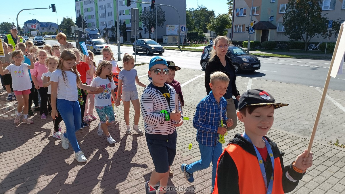 Uliczna manifestacja uczniów ze Szkoły Podstawowej nr 5 w Ostrołęce [20.09.2023] - zdjęcie #65 - eOstroleka.pl