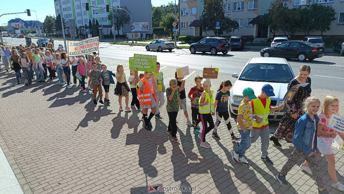 Uliczna manifestacja uczniów ze Szkoły Podstawowej nr 5 w Ostrołęce [20.09.2023] - zdjęcie #36 - eOstroleka.pl