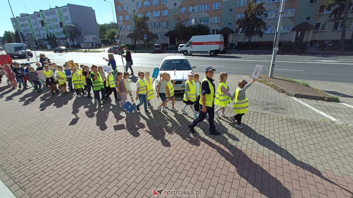 Uliczna manifestacja uczniów ze Szkoły Podstawowej nr 5 w Ostrołęce [20.09.2023] - zdjęcie #26 - eOstroleka.pl