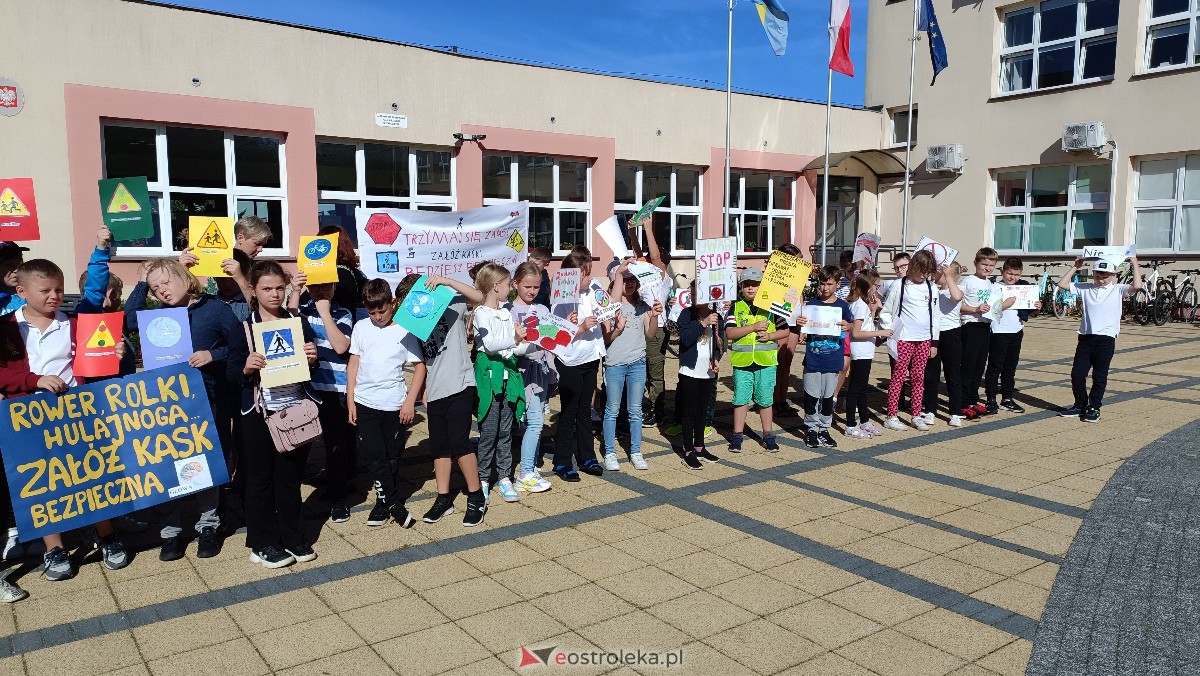 Uliczna manifestacja uczniów ze Szkoły Podstawowej nr 5 w Ostrołęce [20.09.2023] - zdjęcie #14 - eOstroleka.pl