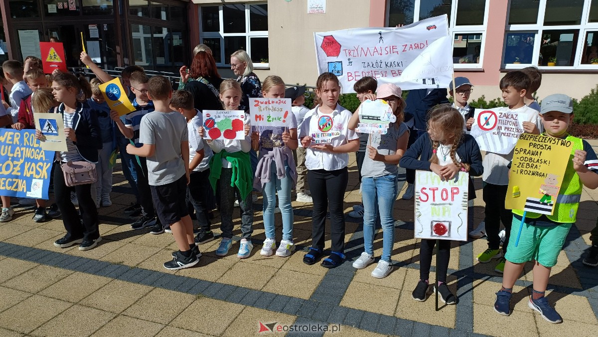 Uliczna manifestacja uczniów ze Szkoły Podstawowej nr 5 w Ostrołęce [20.09.2023] - zdjęcie #10 - eOstroleka.pl