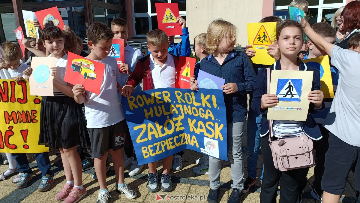 Uliczna manifestacja uczniów ze Szkoły Podstawowej nr 5 w Ostrołęce [20.09.2023] - zdjęcie #9 - eOstroleka.pl