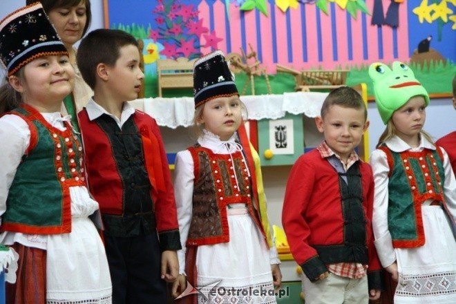 Dzień Mamy i Taty w Przedszkolu nr 1 w Ostrołęce  - zdjęcie #26 - eOstroleka.pl