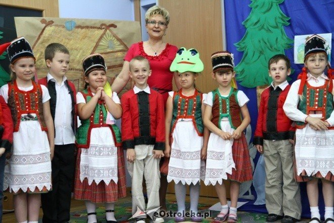 Dzień Mamy i Taty w Przedszkolu nr 1 w Ostrołęce  - zdjęcie #24 - eOstroleka.pl