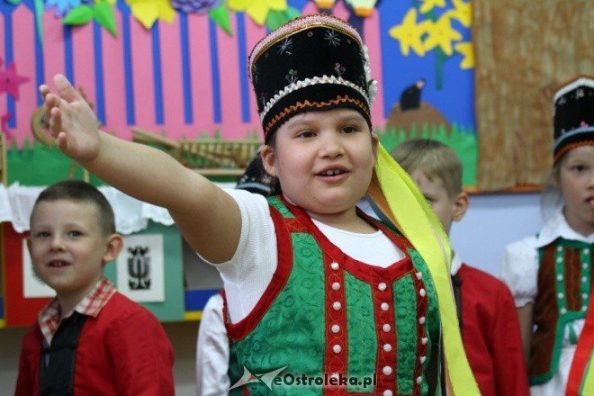 Dzień Mamy i Taty w Przedszkolu nr 1 w Ostrołęce  - zdjęcie #3 - eOstroleka.pl