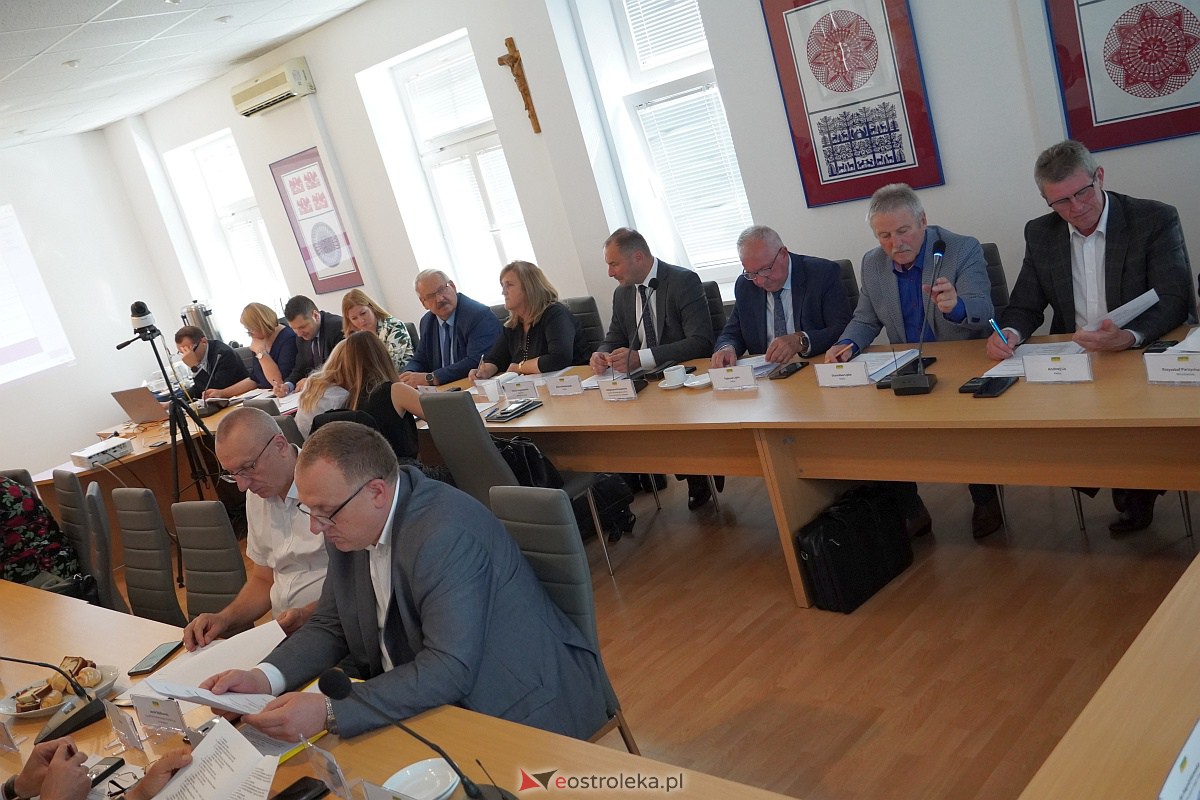 LXV sesji Rady Powiatu w Ostrołęce [20.09.2023] - zdjęcie #5 - eOstroleka.pl