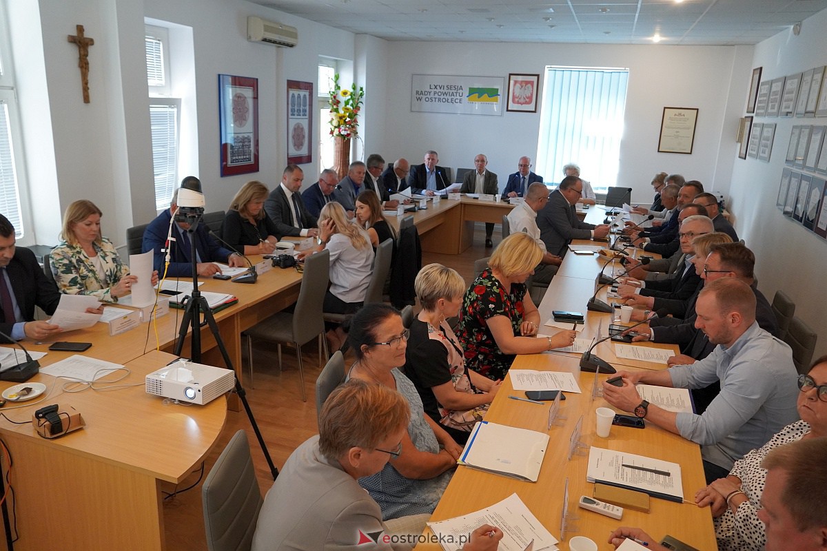 LXV sesji Rady Powiatu w Ostrołęce [20.09.2023] - zdjęcie #1 - eOstroleka.pl