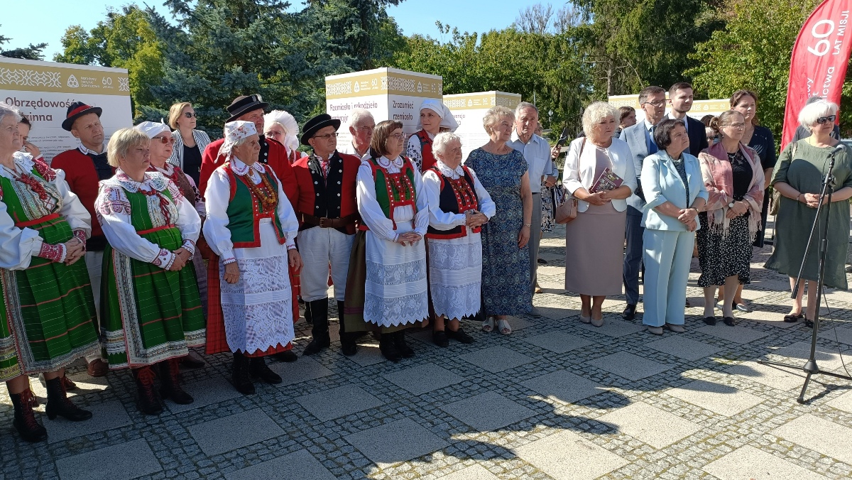 wernisaż wystawy Muzeum Kultury Kurpiowskiej - zdjęcie #17 - eOstroleka.pl