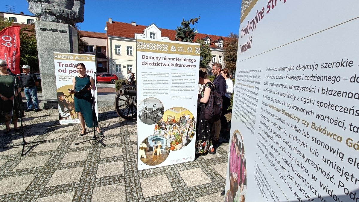 wernisaż wystawy Muzeum Kultury Kurpiowskiej - zdjęcie #16 - eOstroleka.pl