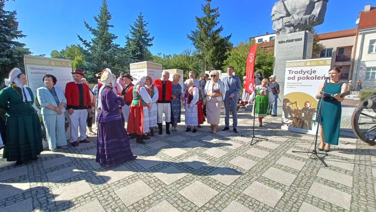 wernisaż wystawy Muzeum Kultury Kurpiowskiej - zdjęcie #8 - eOstroleka.pl