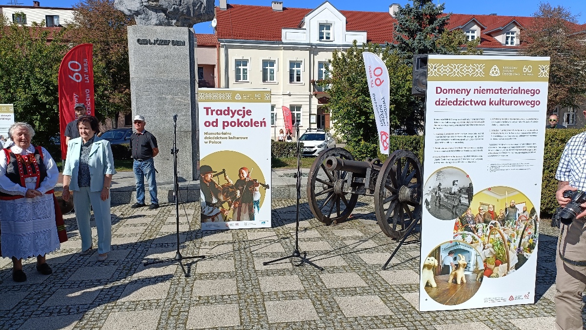wernisaż wystawy Muzeum Kultury Kurpiowskiej - zdjęcie #5 - eOstroleka.pl