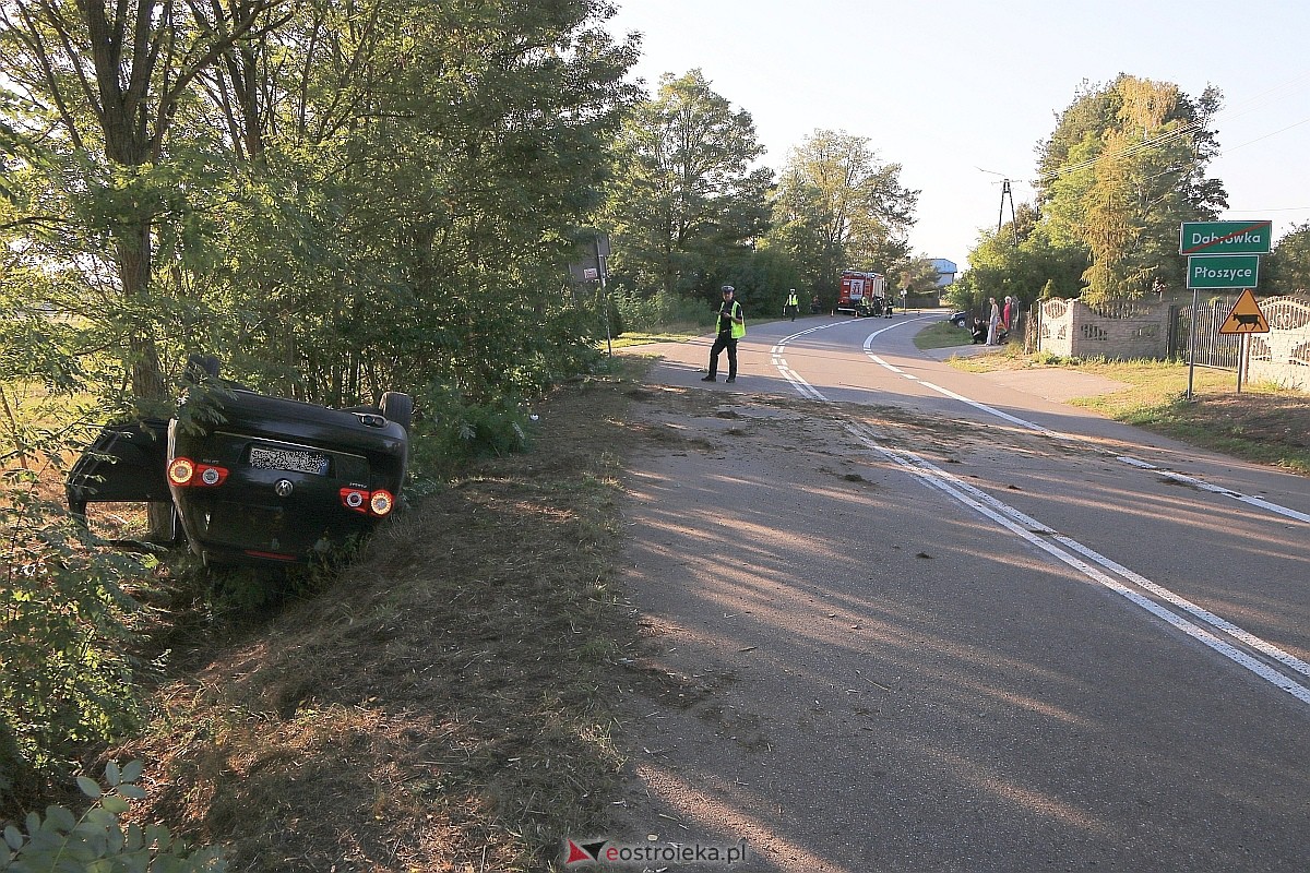 Dachowanie Volkswagena w Proszycach [21.09.2023] - zdjęcie #4 - eOstroleka.pl