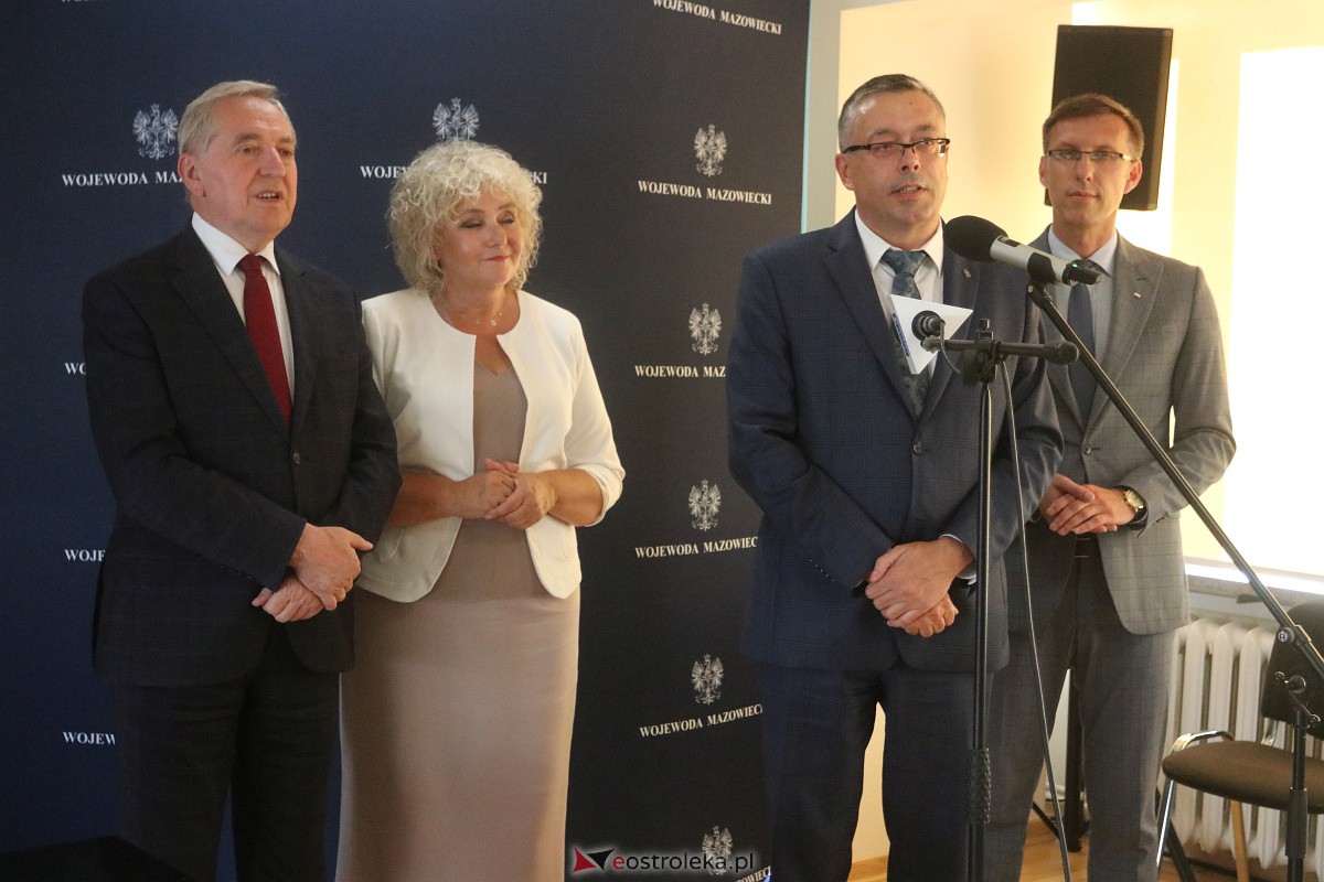 Podpisanie umowy na autobusy [22.09.2023] - zdjęcie #5 - eOstroleka.pl