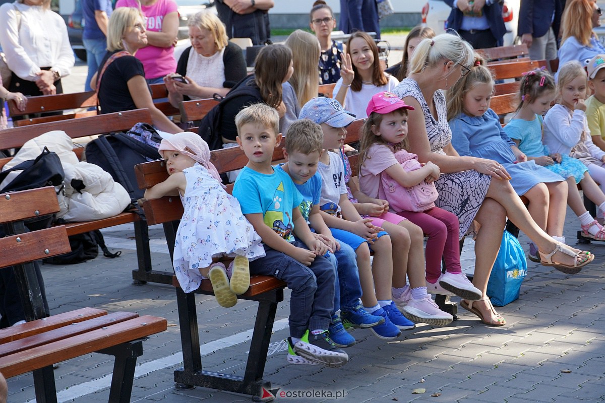 Piknik Czytelniczy. Otwarcie filii MBP Stacja Biblioteka [22.09.2023] - zdjęcie #98 - eOstroleka.pl