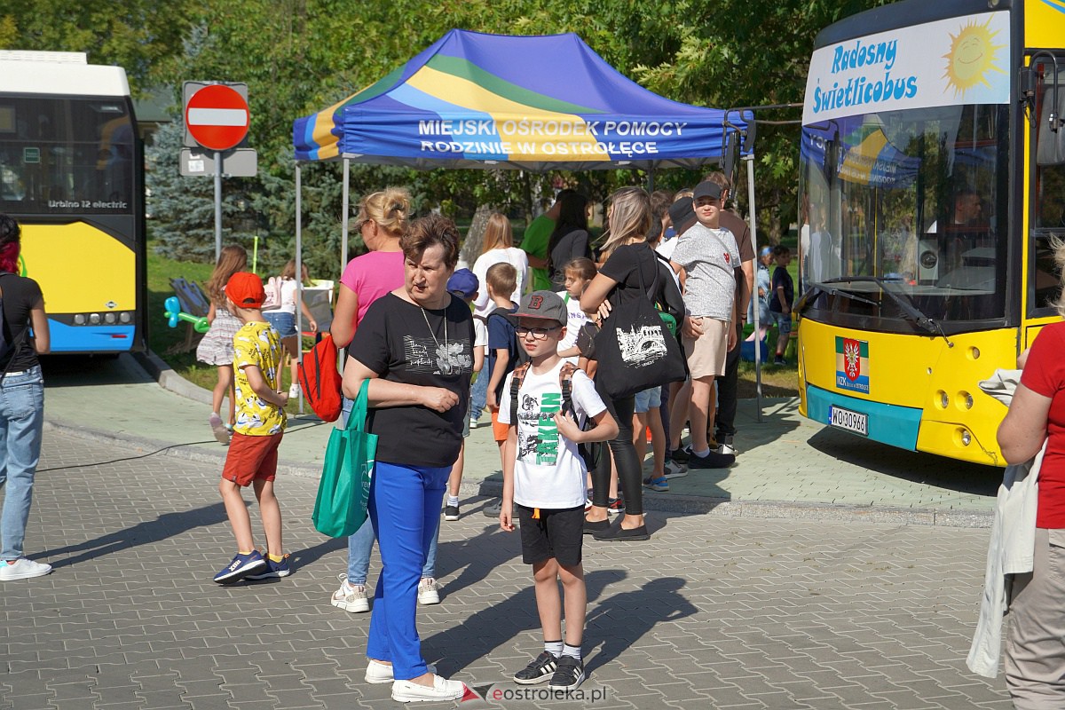 Piknik Czytelniczy. Otwarcie filii MBP Stacja Biblioteka [22.09.2023] - zdjęcie #61 - eOstroleka.pl