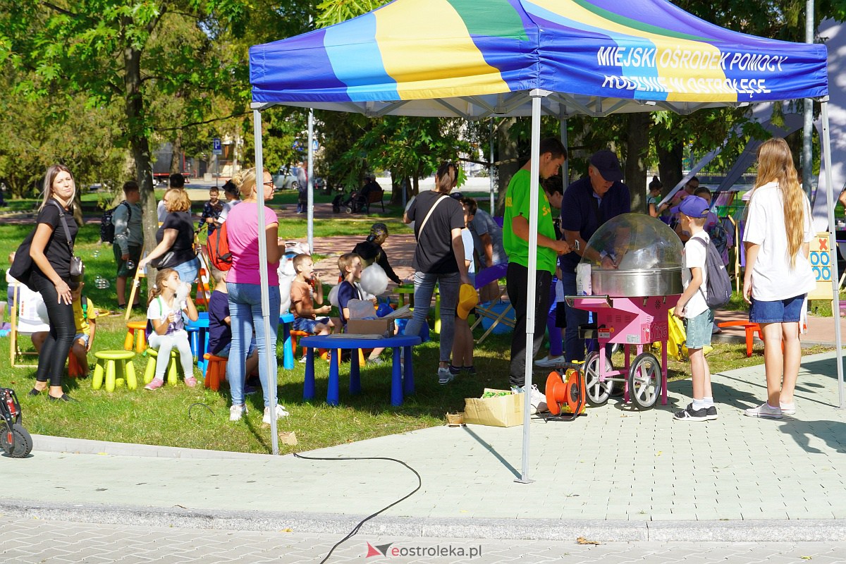 Piknik Czytelniczy. Otwarcie filii MBP Stacja Biblioteka [22.09.2023] - zdjęcie #45 - eOstroleka.pl