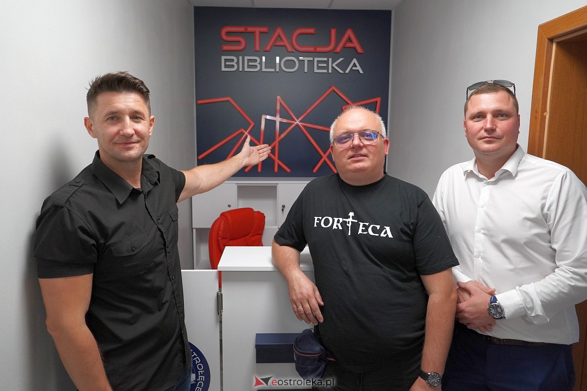 Piknik Czytelniczy. Otwarcie filii MBP Stacja Biblioteka [22.09.2023] - zdjęcie #11 - eOstroleka.pl