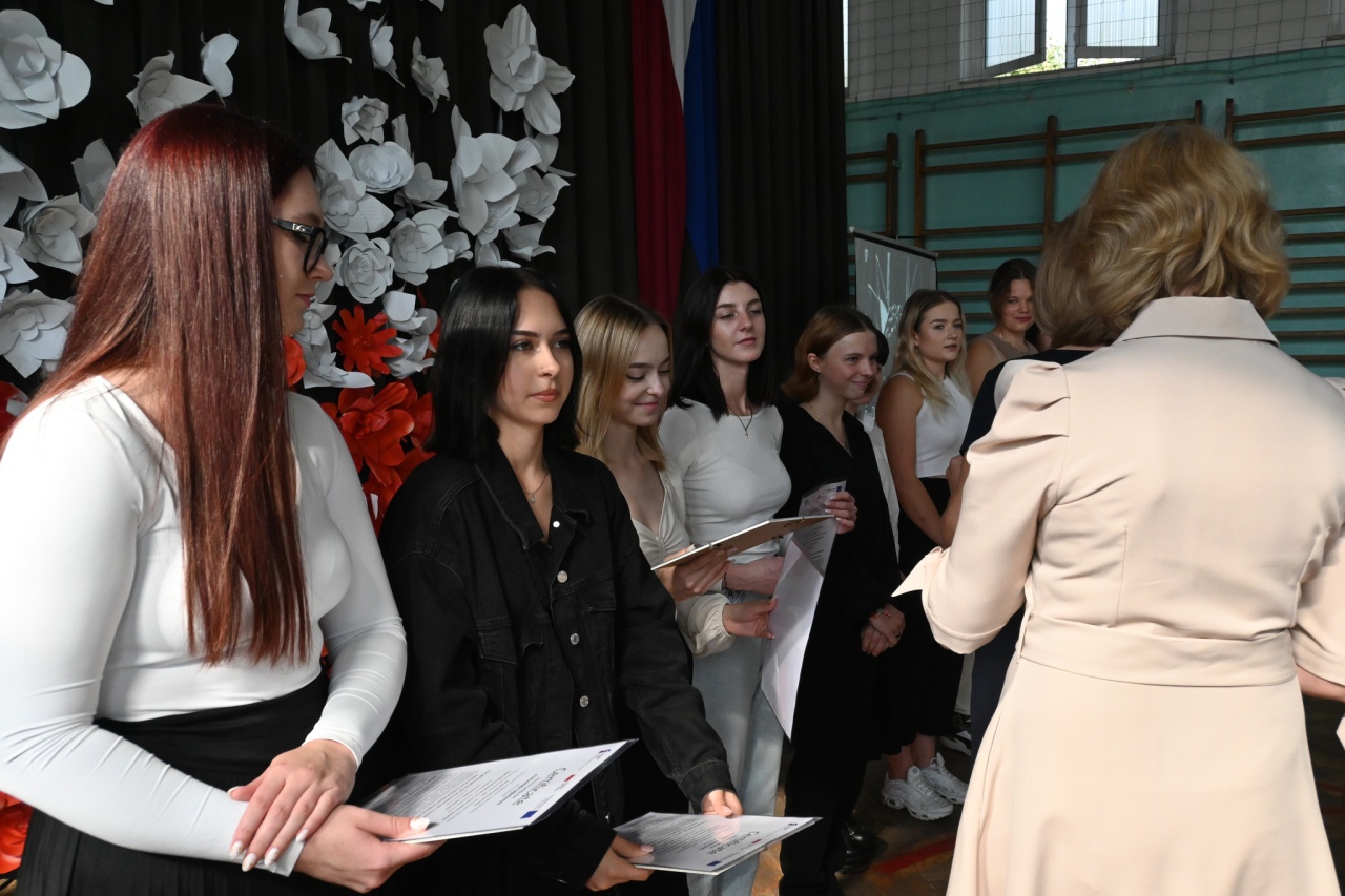 Uroczysta przysięga klas pierwszych w ZSZ Nr 2 [22.09.2023] - zdjęcie #29 - eOstroleka.pl