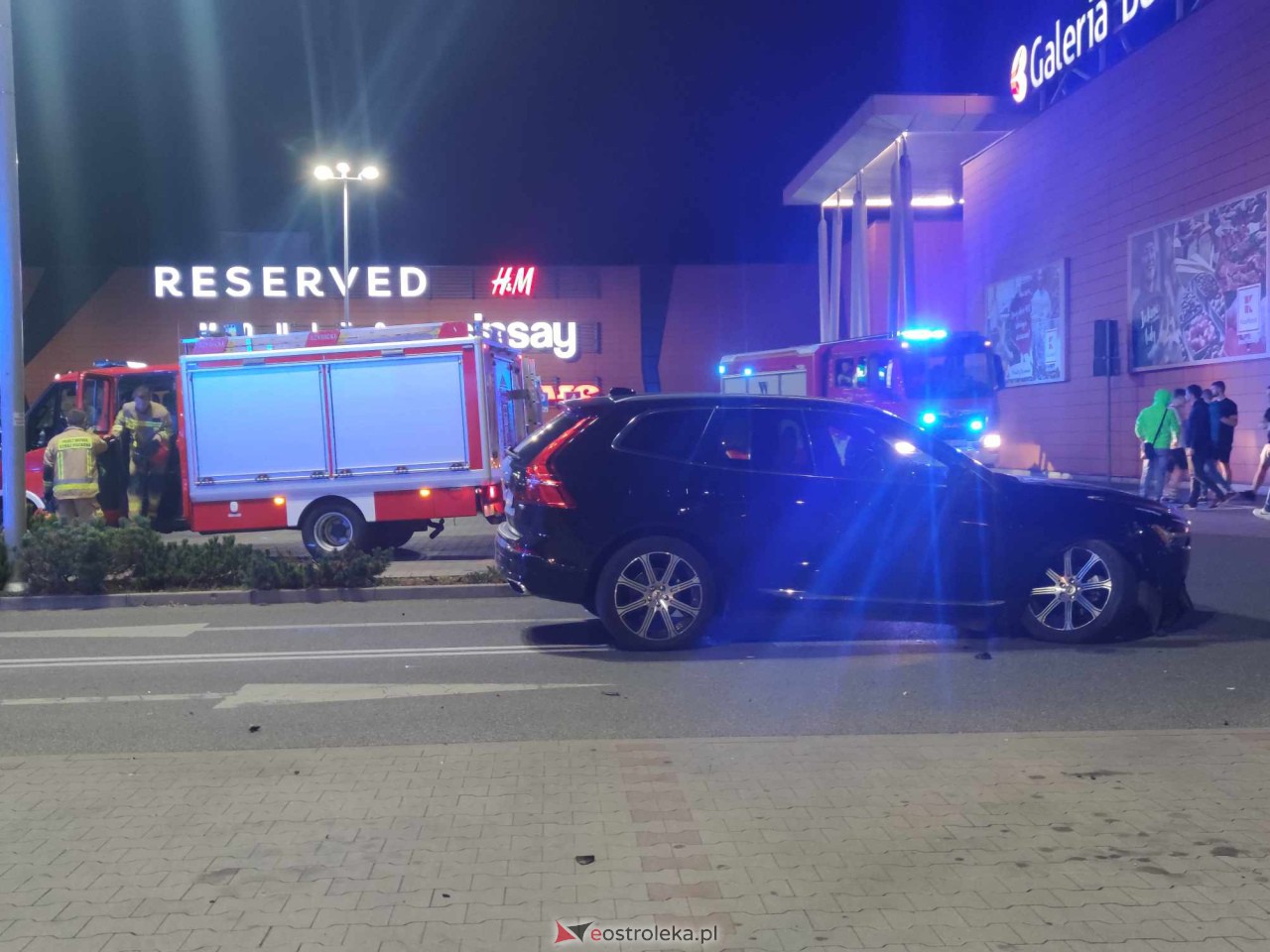 Wypadek przy Galerii Bursztynowej [22.09.2023] - zdjęcie #24 - eOstroleka.pl