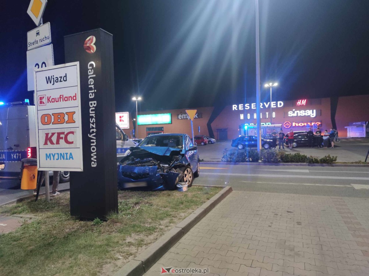 Wypadek przy Galerii Bursztynowej [22.09.2023] - zdjęcie #20 - eOstroleka.pl