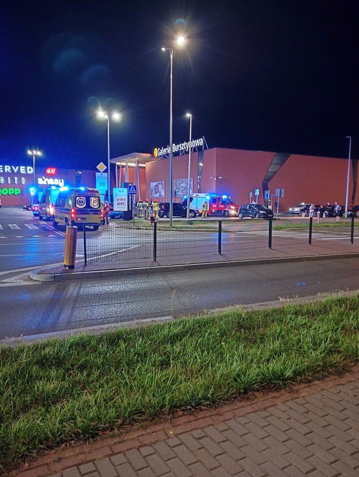 Wypadek przy Galerii Bursztynowej [22.09.2023] - zdjęcie #6 - eOstroleka.pl