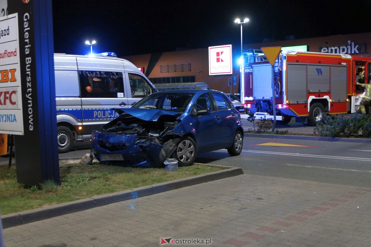 Wypadek przy Galerii Bursztynowej [22.09.2023] - zdjęcie #19 - eOstroleka.pl