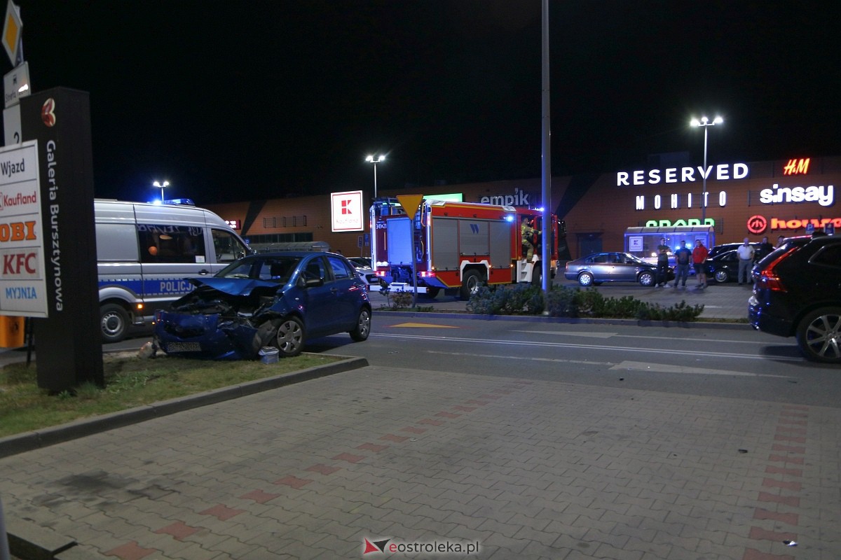 Wypadek przy Galerii Bursztynowej [22.09.2023] - zdjęcie #18 - eOstroleka.pl