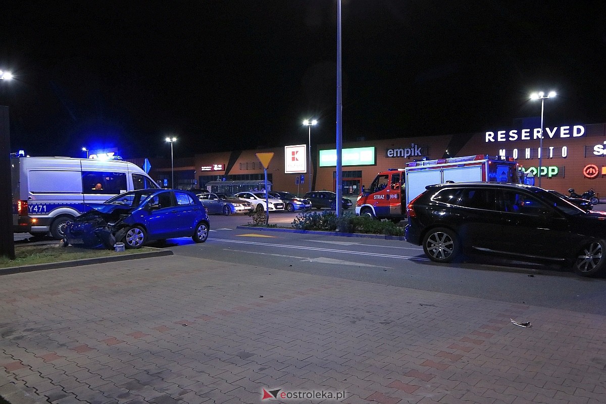 Wypadek przy Galerii Bursztynowej [22.09.2023] - zdjęcie #15 - eOstroleka.pl