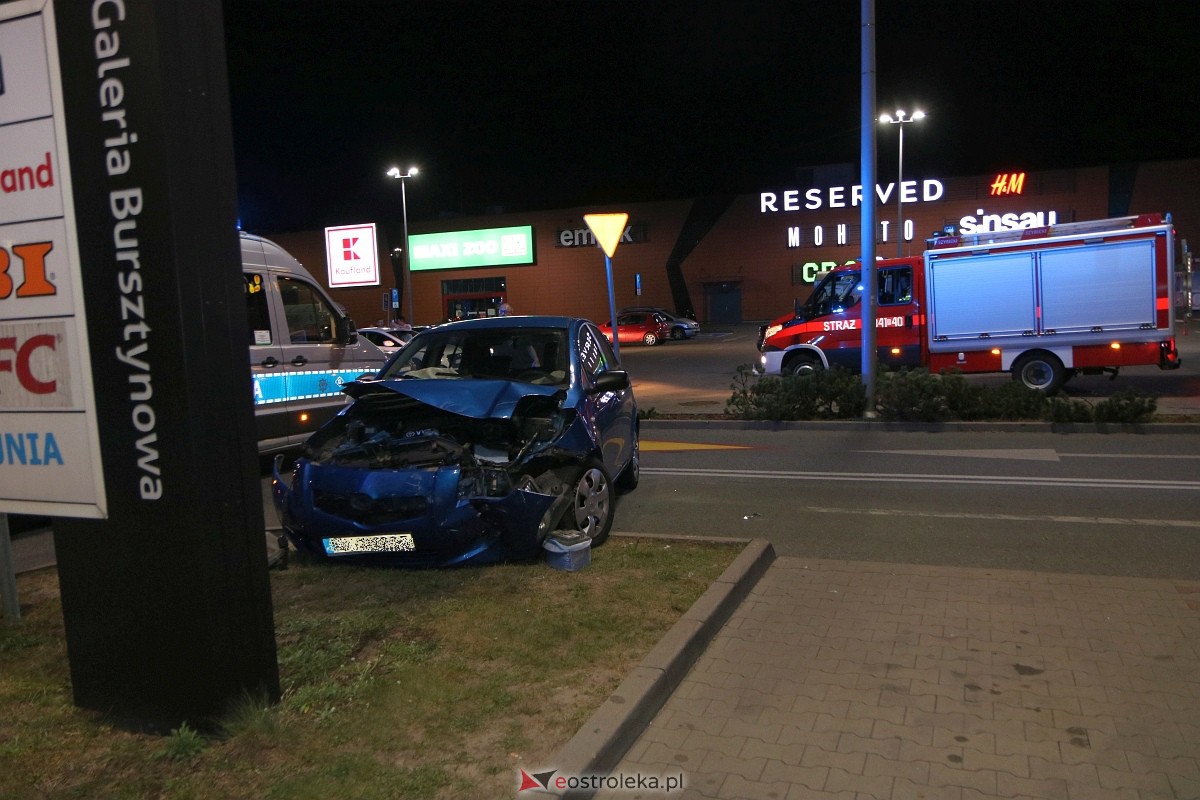 Wypadek przy Galerii Bursztynowej [22.09.2023] - zdjęcie #13 - eOstroleka.pl
