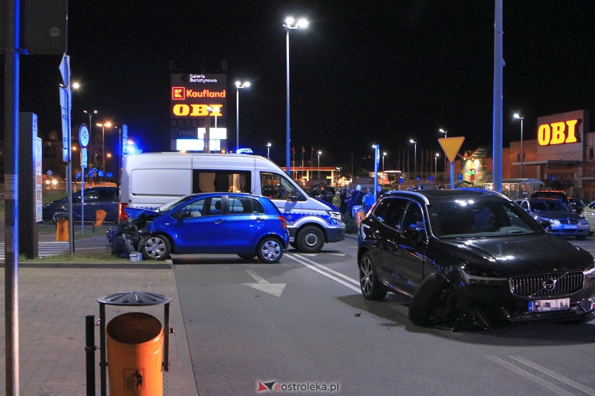 Wypadek przy Galerii Bursztynowej [22.09.2023] - zdjęcie #12 - eOstroleka.pl