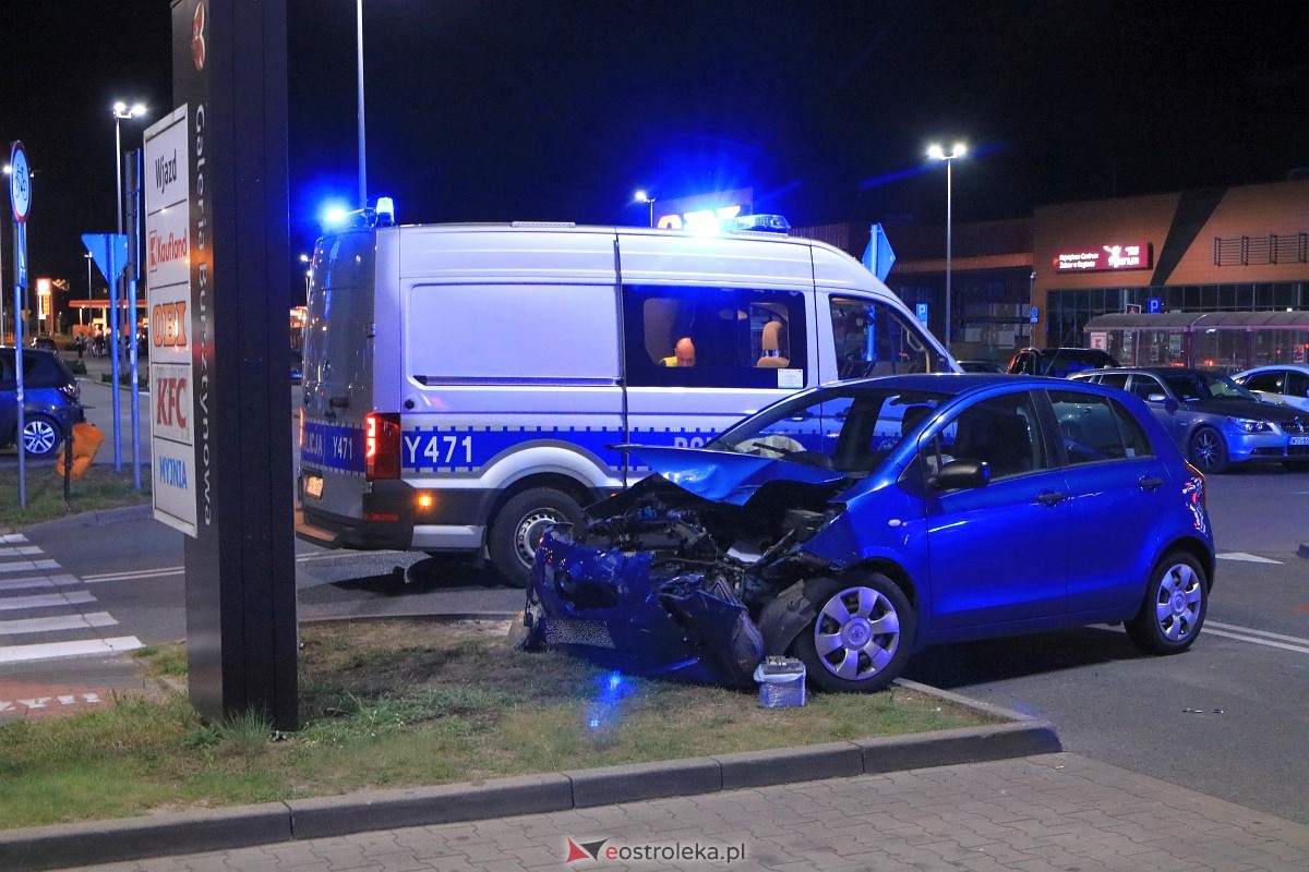 Wypadek przy Galerii Bursztynowej [22.09.2023] - zdjęcie #9 - eOstroleka.pl