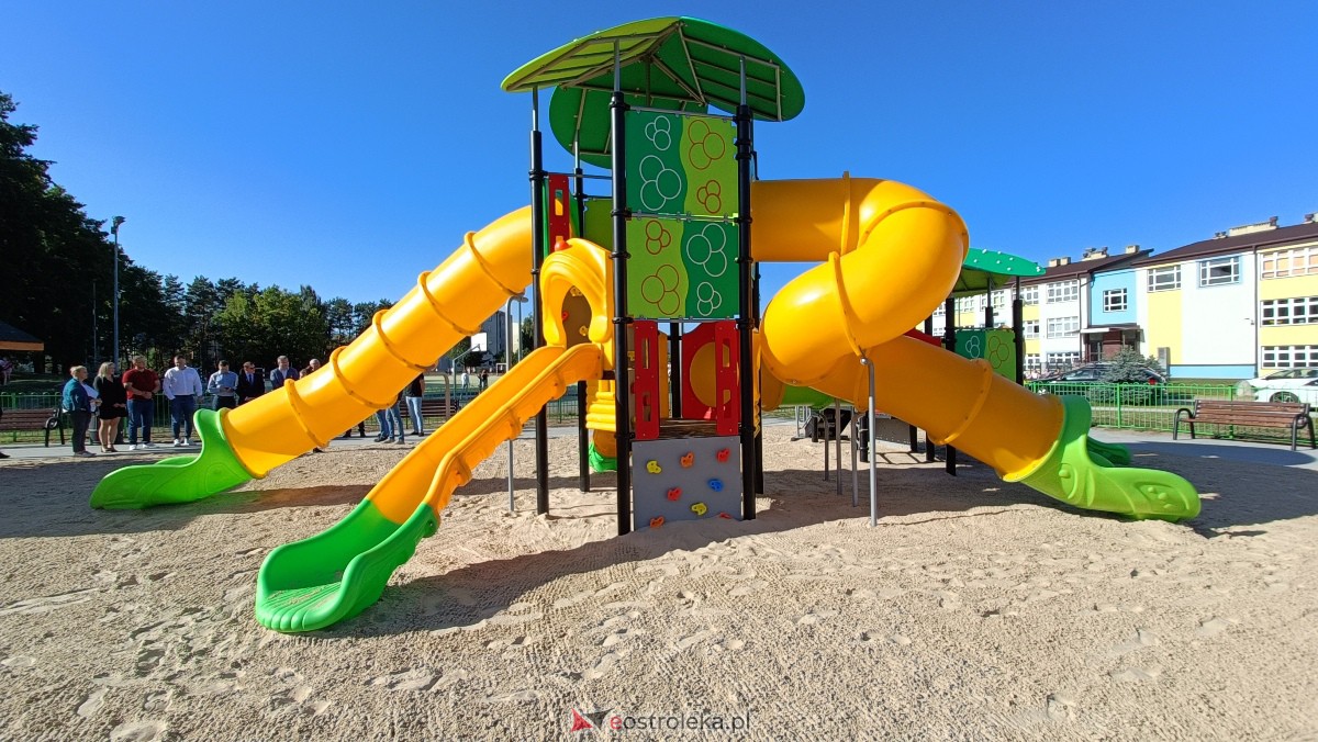Odbiór placu zabaw na osiedlu Centrum [25.09.2023] - zdjęcie #38 - eOstroleka.pl