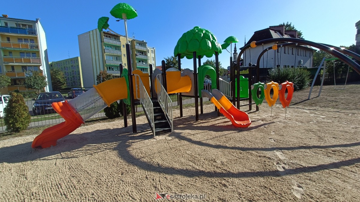 Odbiór placu zabaw na osiedlu Centrum [25.09.2023] - zdjęcie #35 - eOstroleka.pl