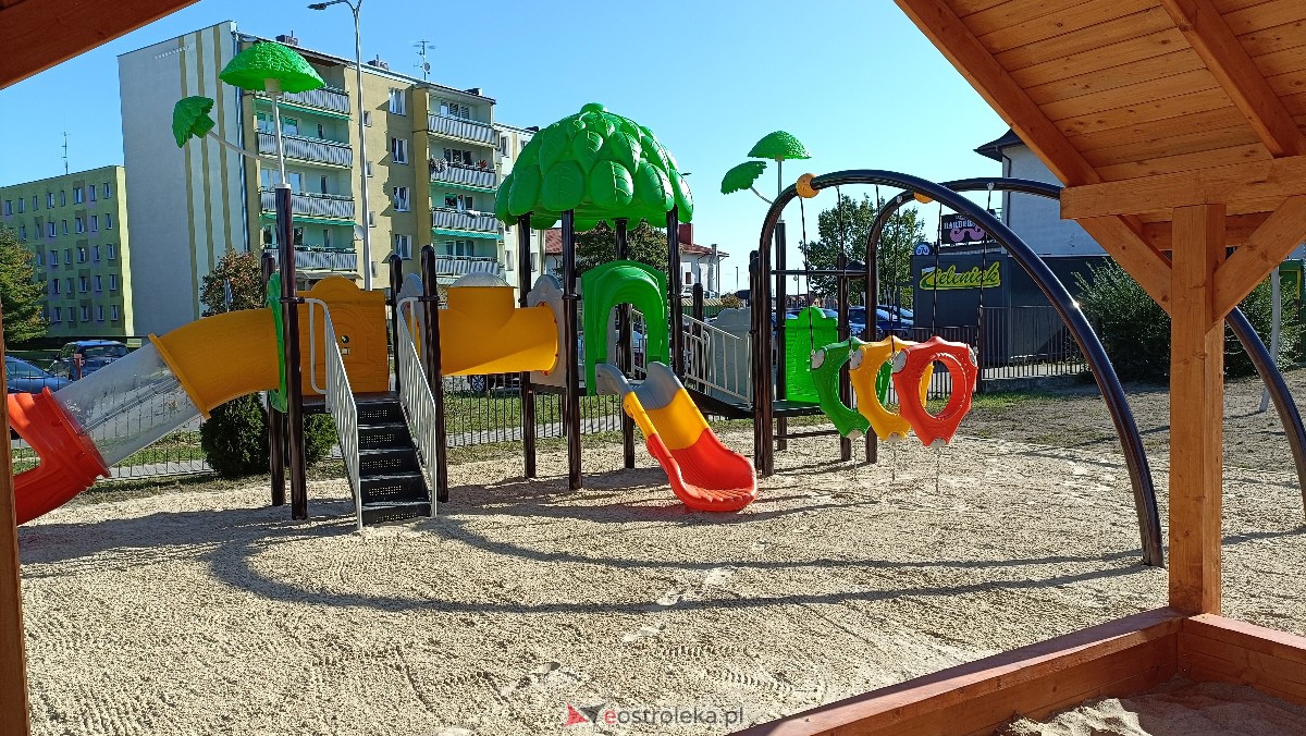Odbiór placu zabaw na osiedlu Centrum [25.09.2023] - zdjęcie #34 - eOstroleka.pl
