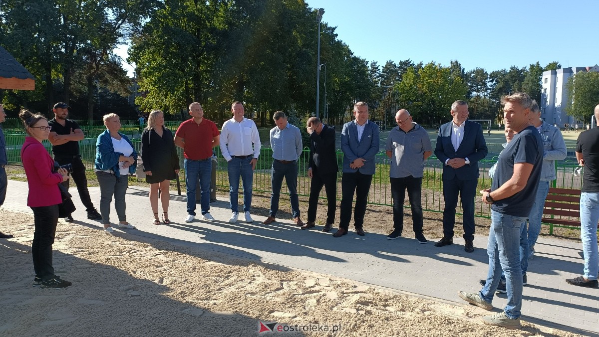 Odbiór placu zabaw na osiedlu Centrum [25.09.2023] - zdjęcie #32 - eOstroleka.pl