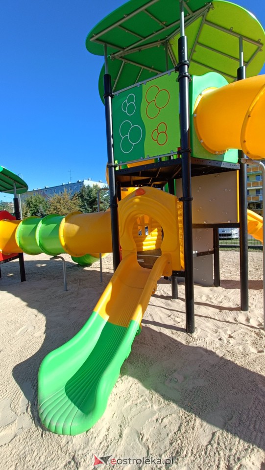 Odbiór placu zabaw na osiedlu Centrum [25.09.2023] - zdjęcie #28 - eOstroleka.pl