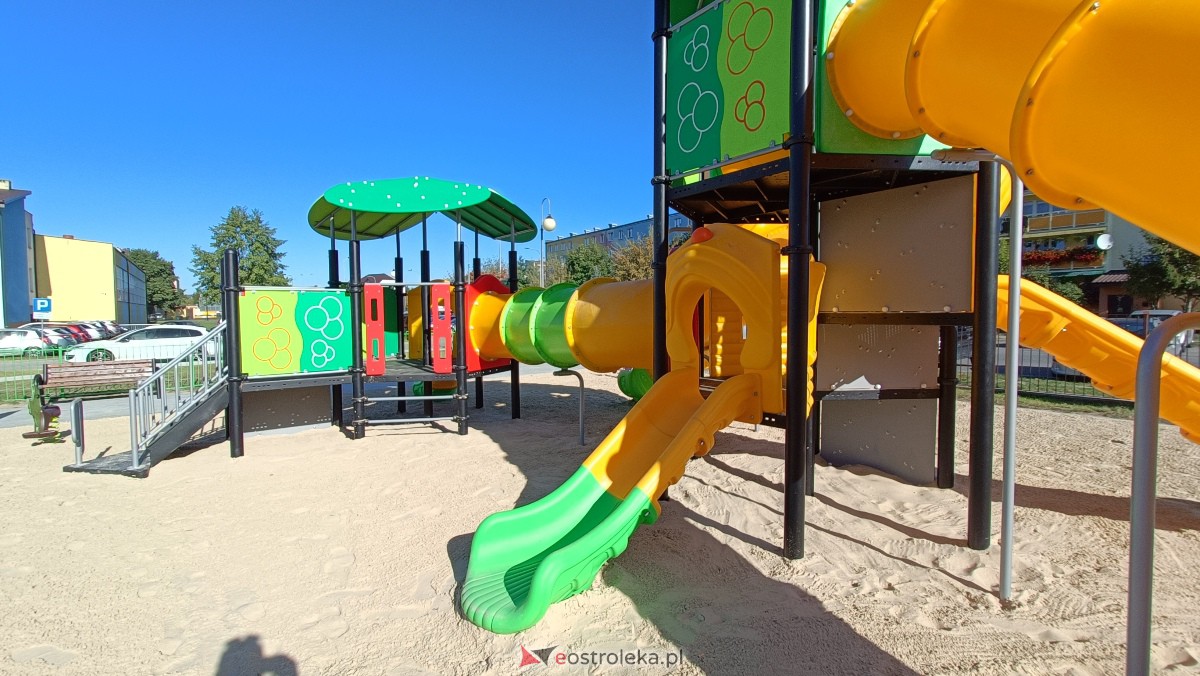 Odbiór placu zabaw na osiedlu Centrum [25.09.2023] - zdjęcie #27 - eOstroleka.pl