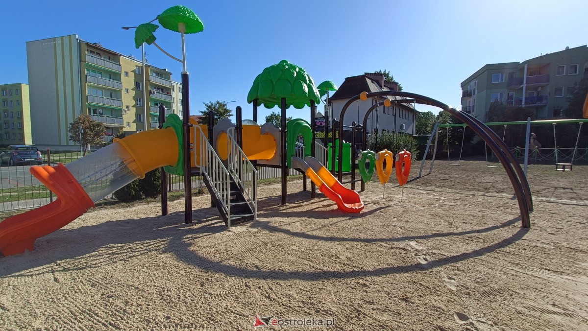 Odbiór placu zabaw na osiedlu Centrum [25.09.2023] - zdjęcie #26 - eOstroleka.pl