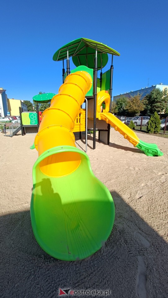 Odbiór placu zabaw na osiedlu Centrum [25.09.2023] - zdjęcie #25 - eOstroleka.pl
