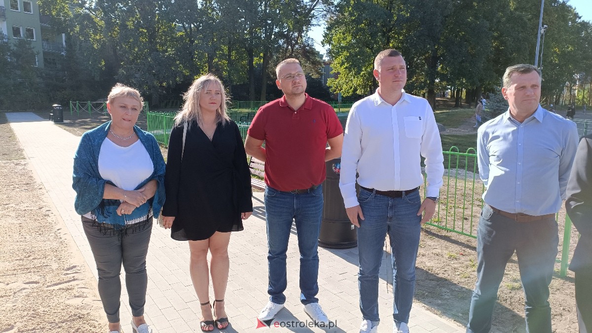 Odbiór placu zabaw na osiedlu Centrum [25.09.2023] - zdjęcie #24 - eOstroleka.pl