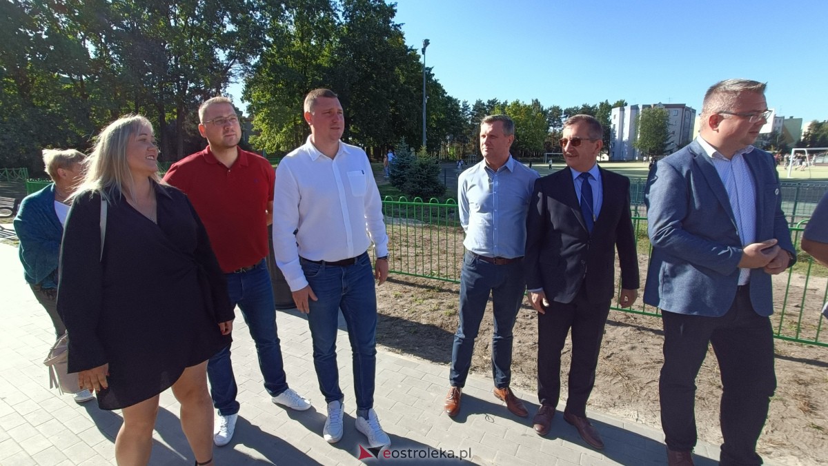 Odbiór placu zabaw na osiedlu Centrum [25.09.2023] - zdjęcie #22 - eOstroleka.pl