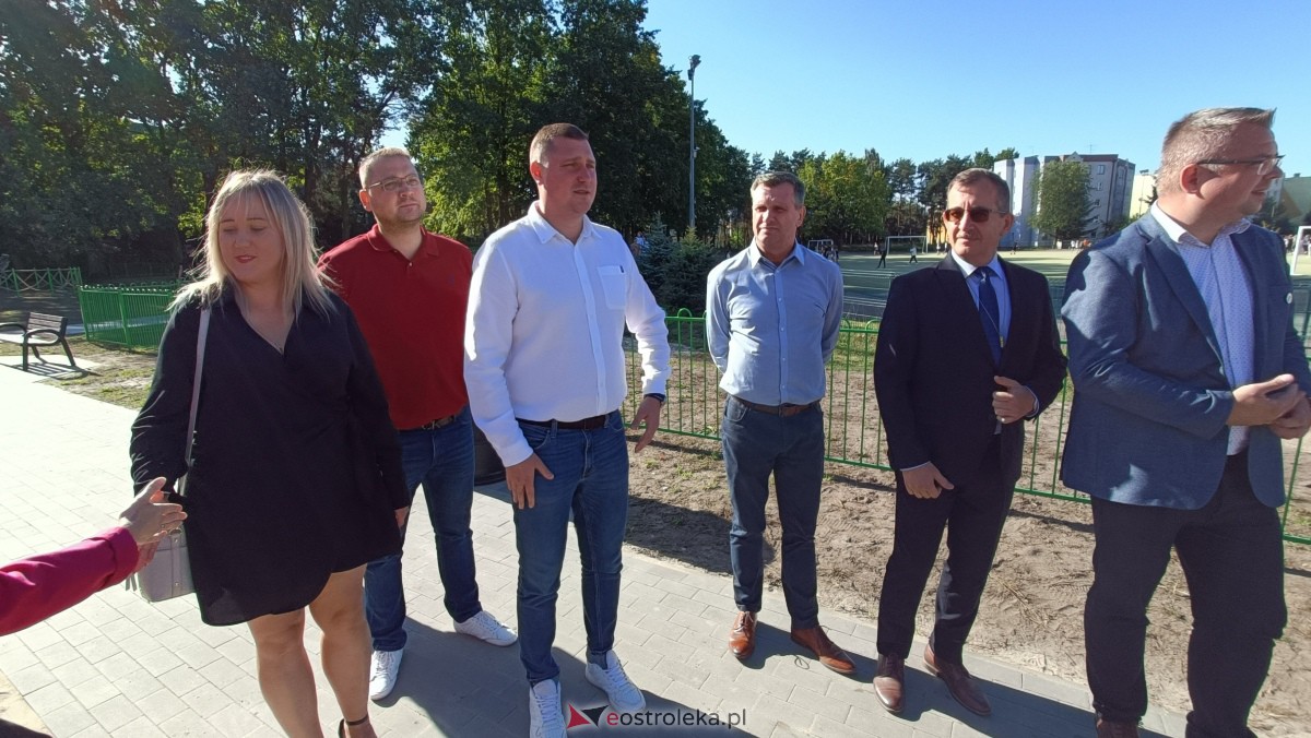 Odbiór placu zabaw na osiedlu Centrum [25.09.2023] - zdjęcie #19 - eOstroleka.pl