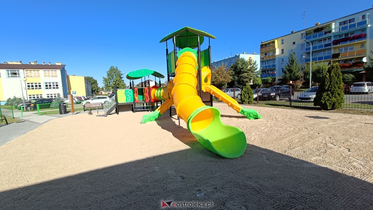 Odbiór placu zabaw na osiedlu Centrum [25.09.2023] - zdjęcie #17 - eOstroleka.pl