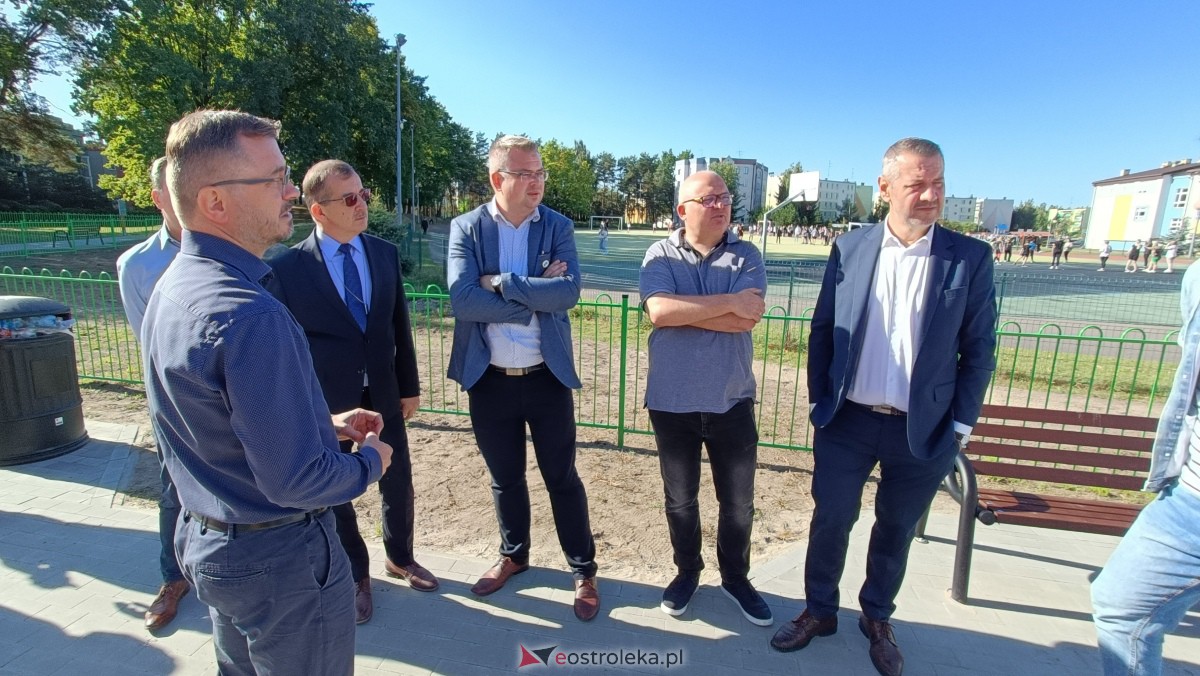 Odbiór placu zabaw na osiedlu Centrum [25.09.2023] - zdjęcie #15 - eOstroleka.pl