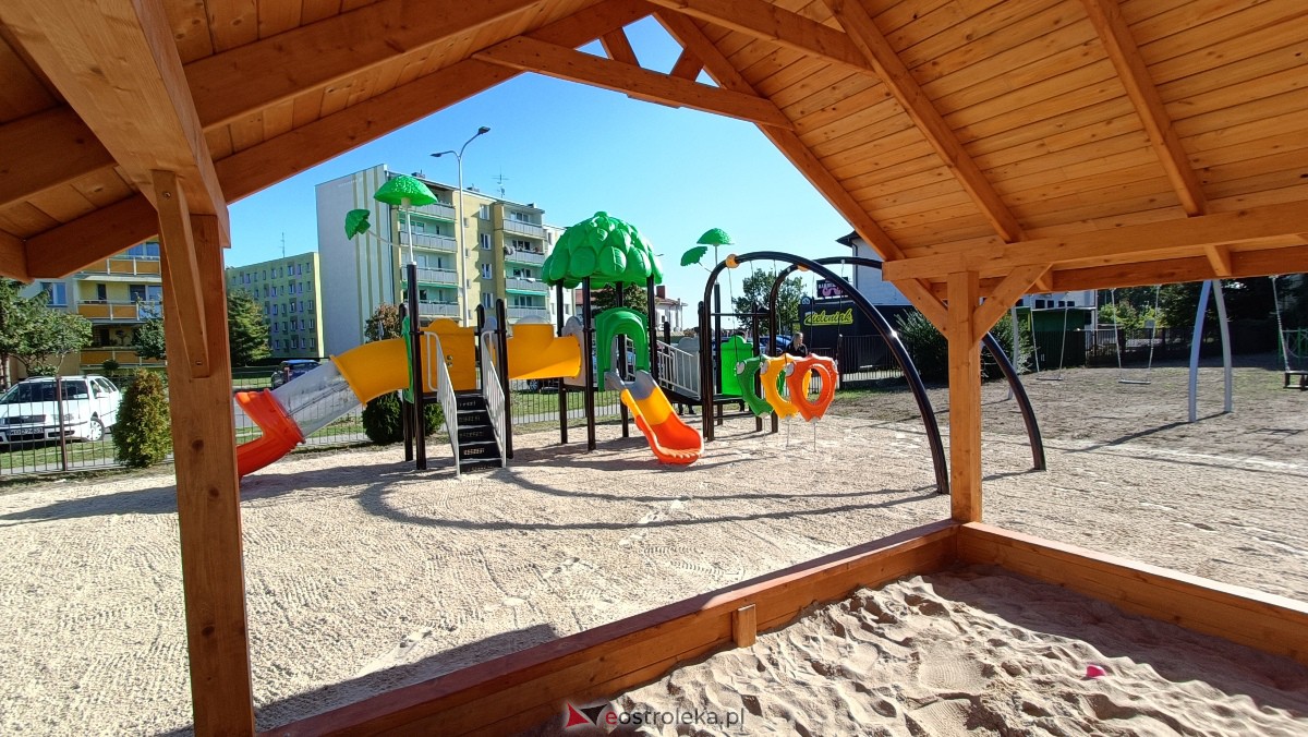 Odbiór placu zabaw na osiedlu Centrum [25.09.2023] - zdjęcie #14 - eOstroleka.pl