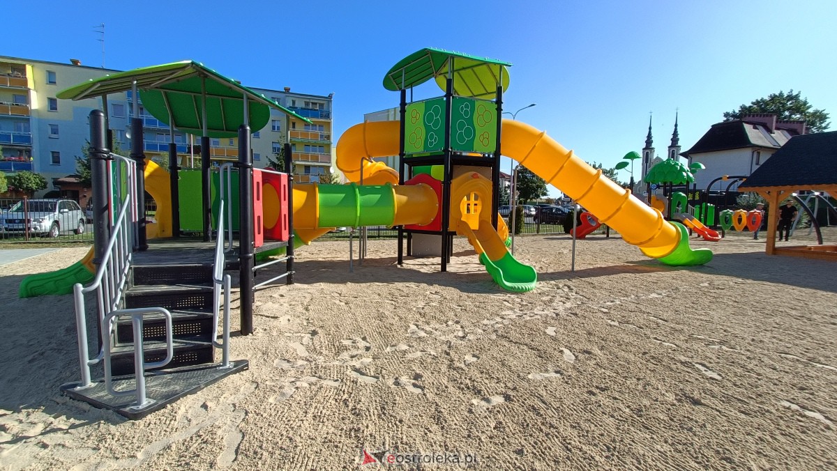 Odbiór placu zabaw na osiedlu Centrum [25.09.2023] - zdjęcie #13 - eOstroleka.pl