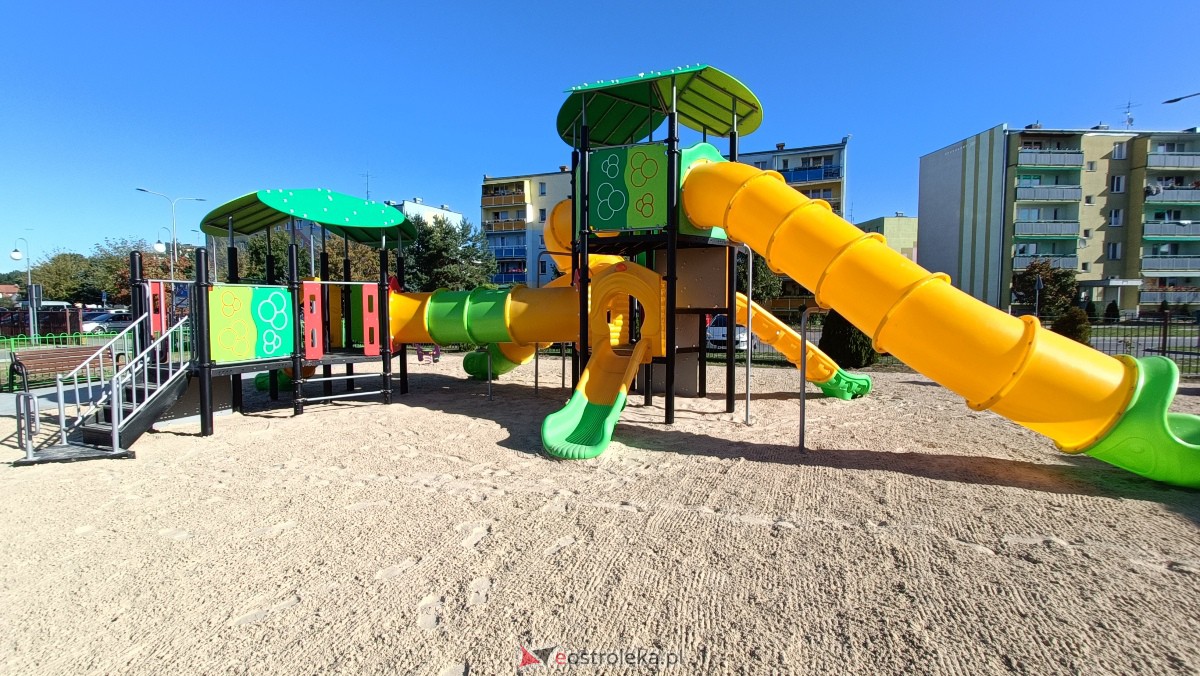 Odbiór placu zabaw na osiedlu Centrum [25.09.2023] - zdjęcie #10 - eOstroleka.pl
